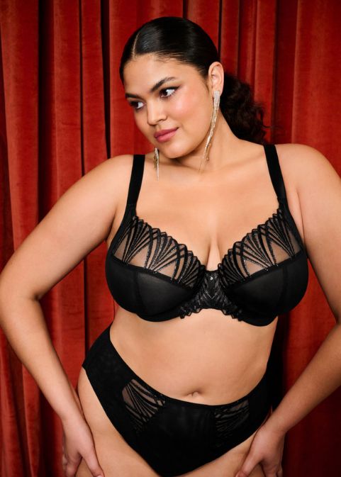 Lingerie grande taille Elomi Reja Noir en boutique à Paris 2ème