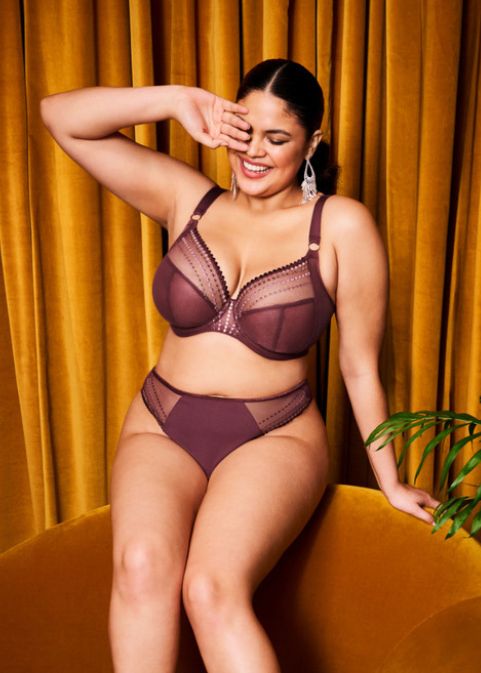 Lingerie grande taille Elomi Matilda Sugarplum en magasin à Paris