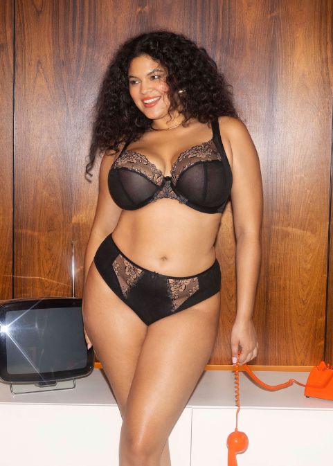 Lingerie grande taille Elomi, Teagan Black Almond en boutique à Paris 2ème arrondissement