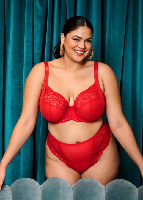 Lingerie grande taille Elomi, Tiernie Red en boutique à Paris